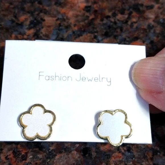 Enamel Clover Earrings...NEW. - Picture 1 of 4